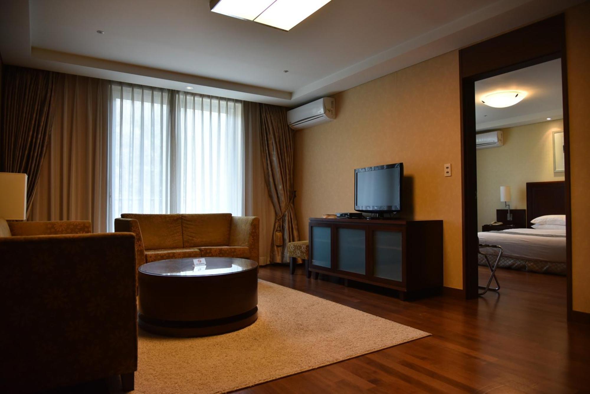 Pocheon Adonis Art Hill Hotel Bagian luar foto